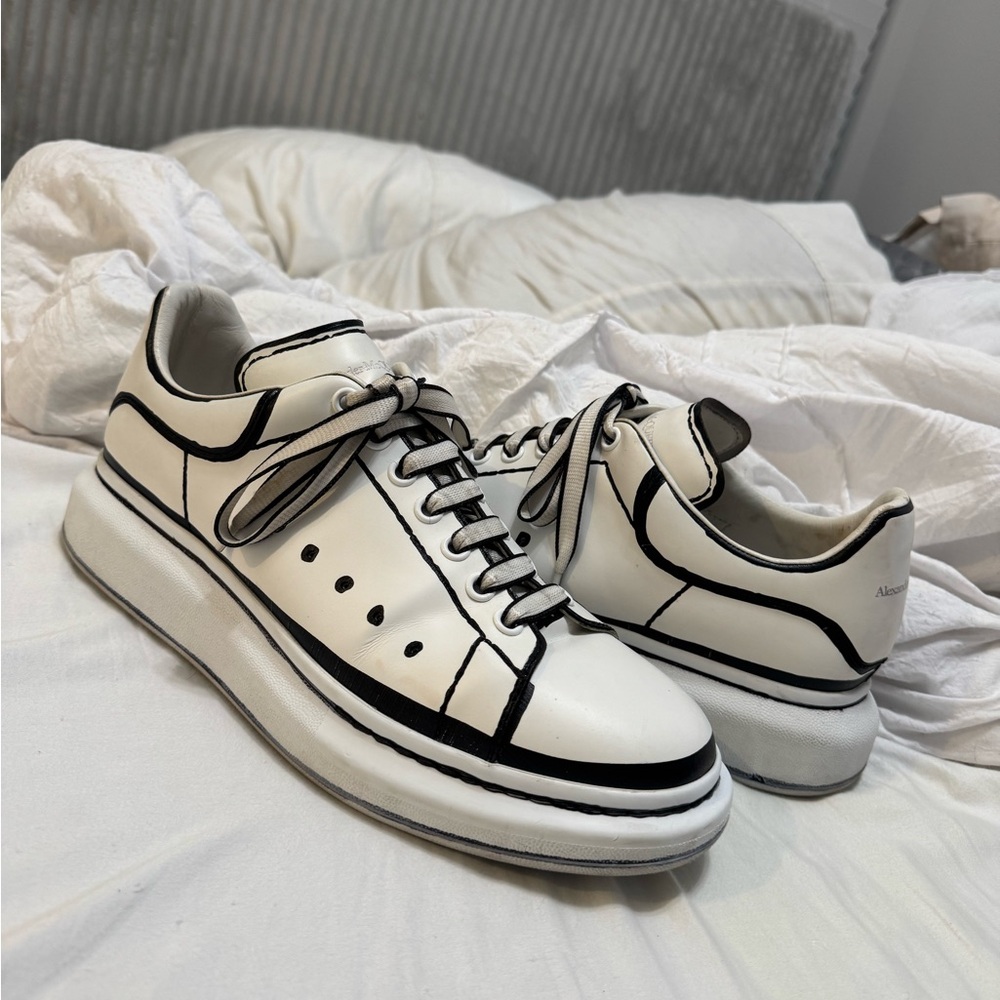 RARE White and Black Alexander McQueen Leather oversized sneakers🖤🤍